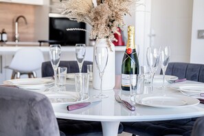 Dining - Prestige Apartment & Cathedral View (Reims)