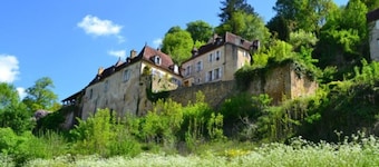 Mobile home with 3 bedrooms and terrace in Limeuil