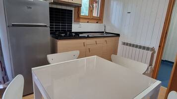 Fridge, microwave, oven