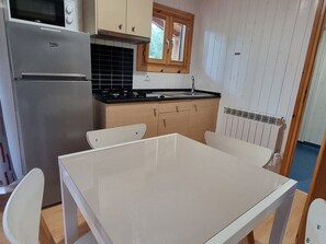 Fridge, microwave, oven