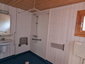 Bathroom - Accessible Chalet with Terrace - 5 Pers (Lons-le-Saunier)