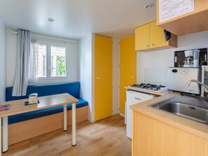 Réfrigérateur, micro-ondes, four, cafetière/bouilloire