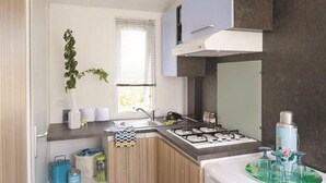 Coffee/tea maker, fridge, microwave - Cozy mobile home with terrace in Avrillé (Avrillé)