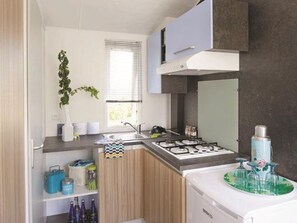 Réfrigérateur, micro-ondes, cafetière/bouilloire