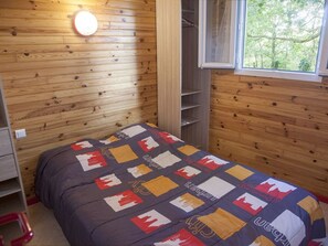 1 bedroom, free WiFi - 20m² Chalet in Naucelle with Terrace (Naucelle)
