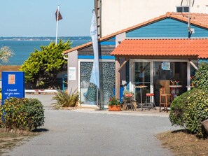 Exterior - Cozy mobile home with terrace in Saint-Michel-Chef-Chef (Saint-Michel-Chef-Chef)