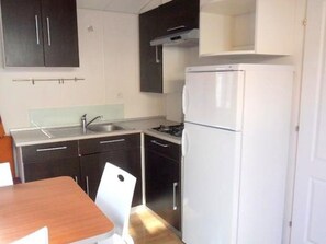 Fridge, microwave