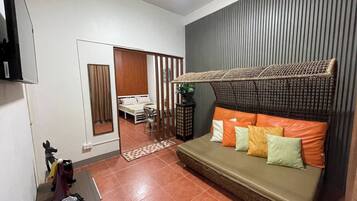 Room, 1 Bedroom, Smoking, Patio | Ruang tamu