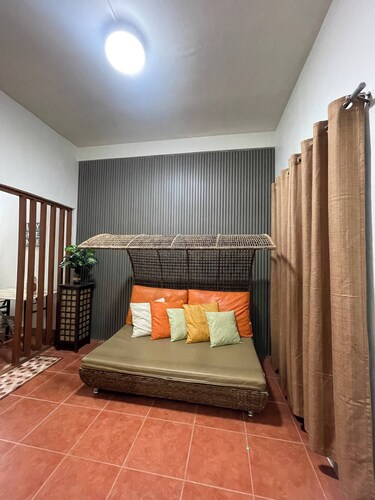 Room-the Urban Link Apartment Legazpi