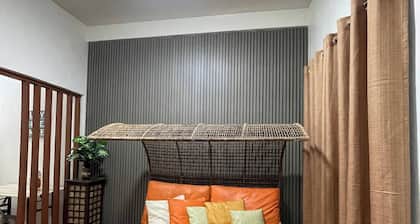 Room-the Urban Link Apartment Legazpi