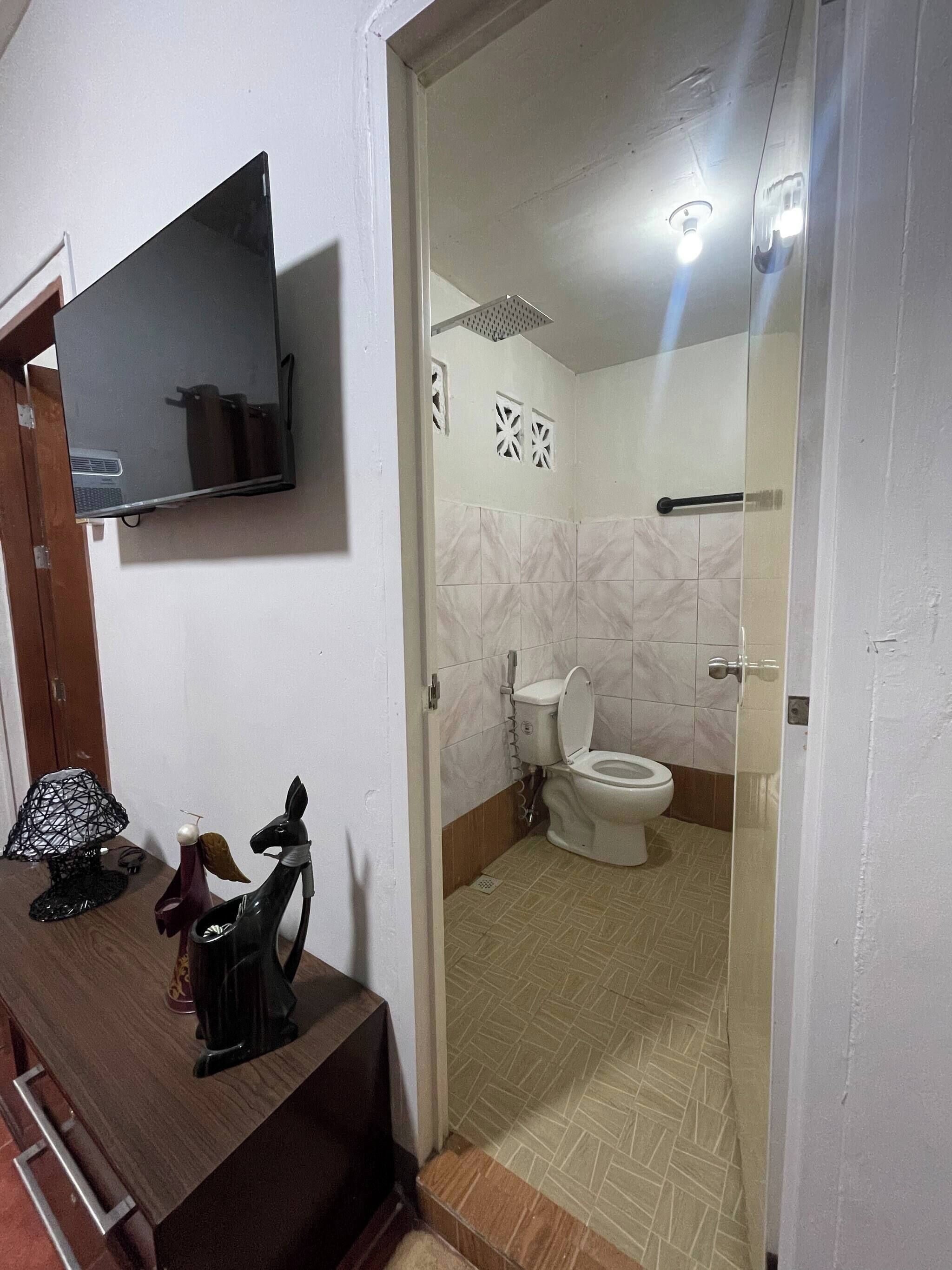 Room, 1 Bedroom, Smoking, Patio | Bathroom