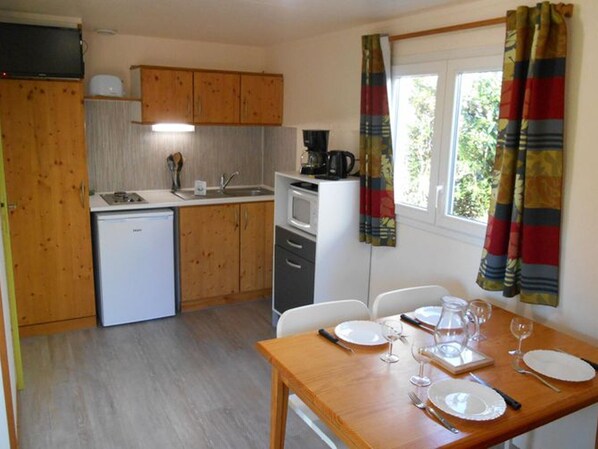 Fridge, microwave, coffee/tea maker, toaster