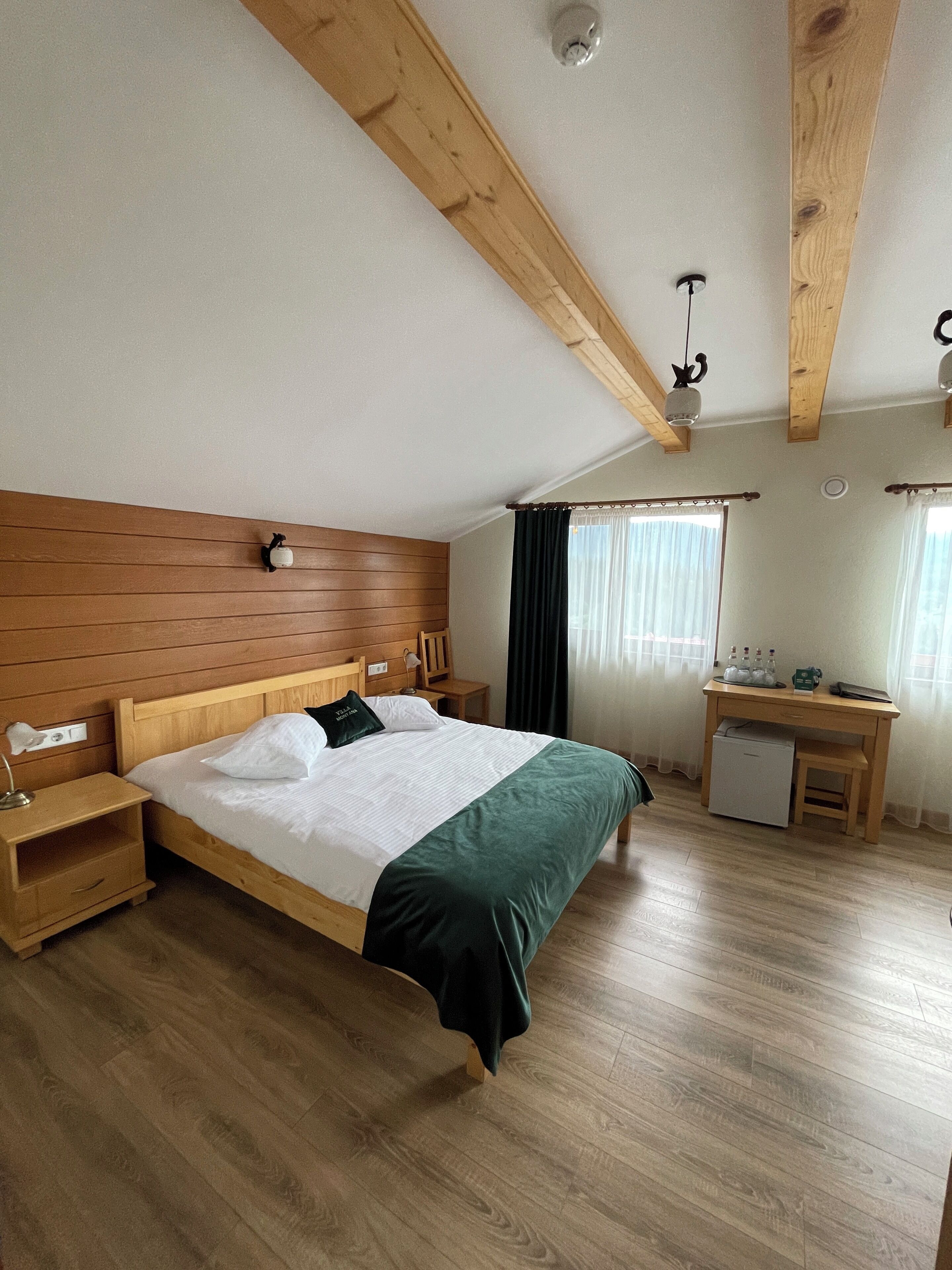 Superior-Zimmer, Balkon, Bergblick | Schallisolierte Zimmer, Bügeleisen/Bügelbrett, kostenloses WLAN