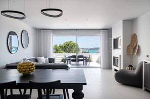 Living area - Exclusive apartment at the marina (Porto Cheli)