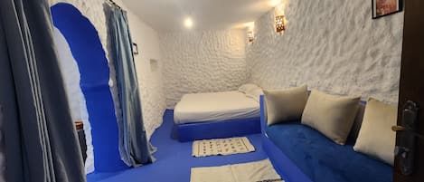 5 bedrooms, WiFi, bed sheets
