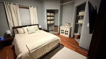 2 bedrooms, desk, iron/ironing board, travel crib