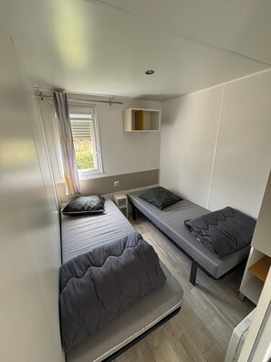 3 bedrooms, bed sheets