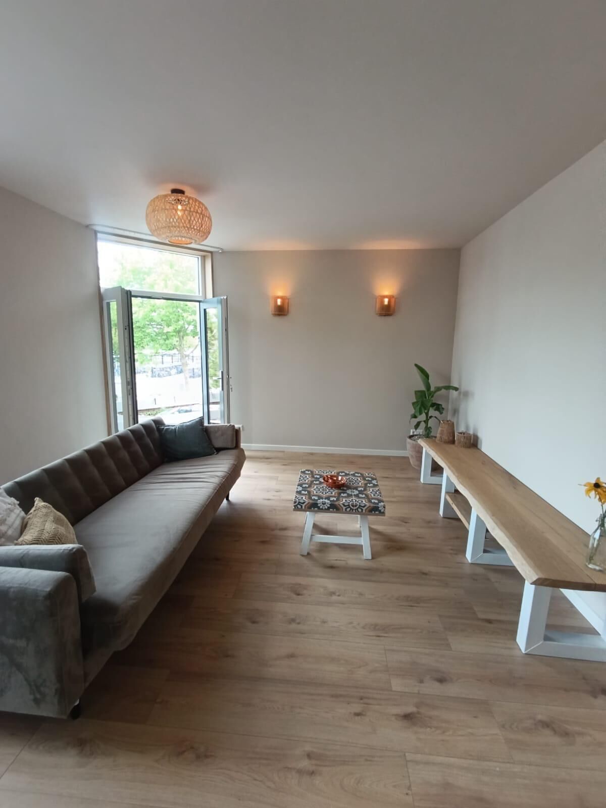 Mediterranean Apartment With Hot Tub & Home Cinema  Across From The Station - Gouda