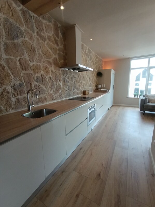 Oven, stovetop, dishwasher