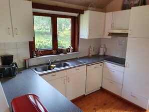 Micro-ondes, four, plaque de cuisson, lave-vaisselle