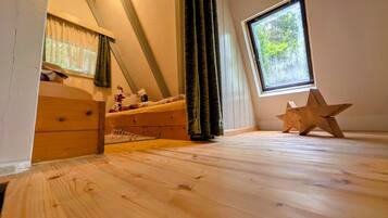 3 bedrooms, free WiFi, bed sheets