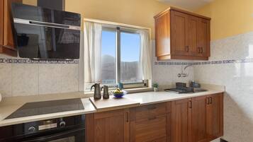 雪櫃、微波爐、焗爐、爐具