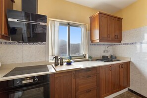 Fridge, microwave, oven, stovetop - Holidays at 'Habibi Costa Norte Gran Canaria' with Sea Views, Private Terrace and Wi-Fi (Gáldar)