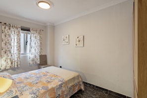 Ferros/tábuas de passar roupa, Wi-Fi, roupa de cama