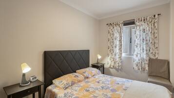 2 chambres, fer et planche à repasser, Wi-Fi, draps fournis