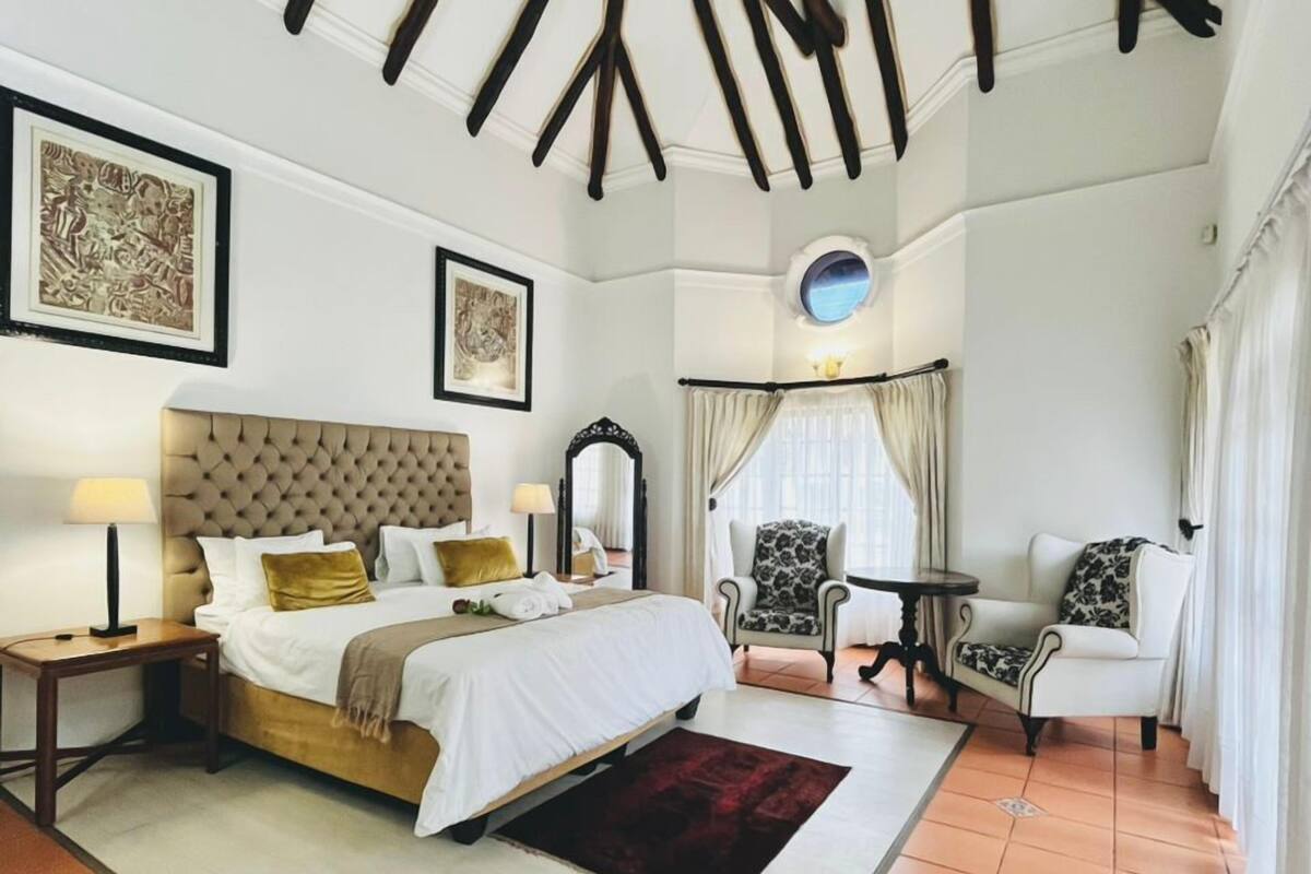 Luxury Double Room | In-room safe, laptop workspace, iron/ironing board, free WiFi