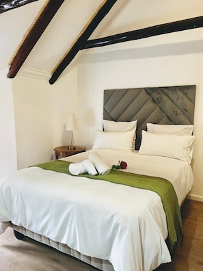 Comfort Double Room | In-room safe, laptop workspace, iron/ironing board, free WiFi