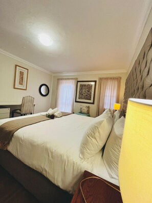 Comfort Double Room | In-room safe, laptop workspace, iron/ironing board, free WiFi
