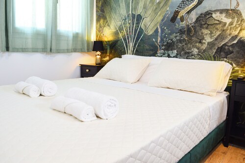 Tropical escape 20 meters from the sea- Richard's Tropical Apartment