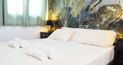 Tropical escape 20 meters from the sea- Richard's Tropical Apartment