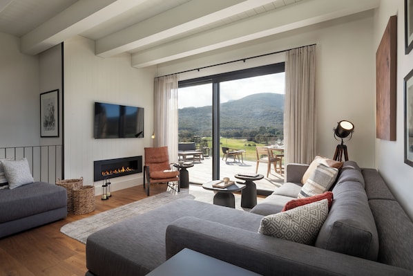Villa, 4 Bedrooms, Hot Tub, Hill View | Living area | Smart TV