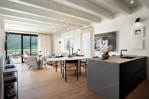 Villa, 4 slaapkamers, bubbelbad, uitzicht op heuvels | Woonruimte | Smart-tv