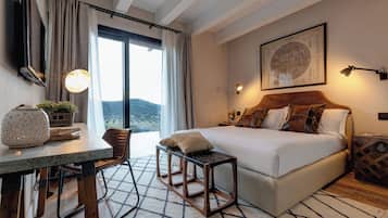 Villa, 3 Bedrooms, Hot Tub, Hill View | Blackout drapes, soundproofing, free WiFi, bed sheets