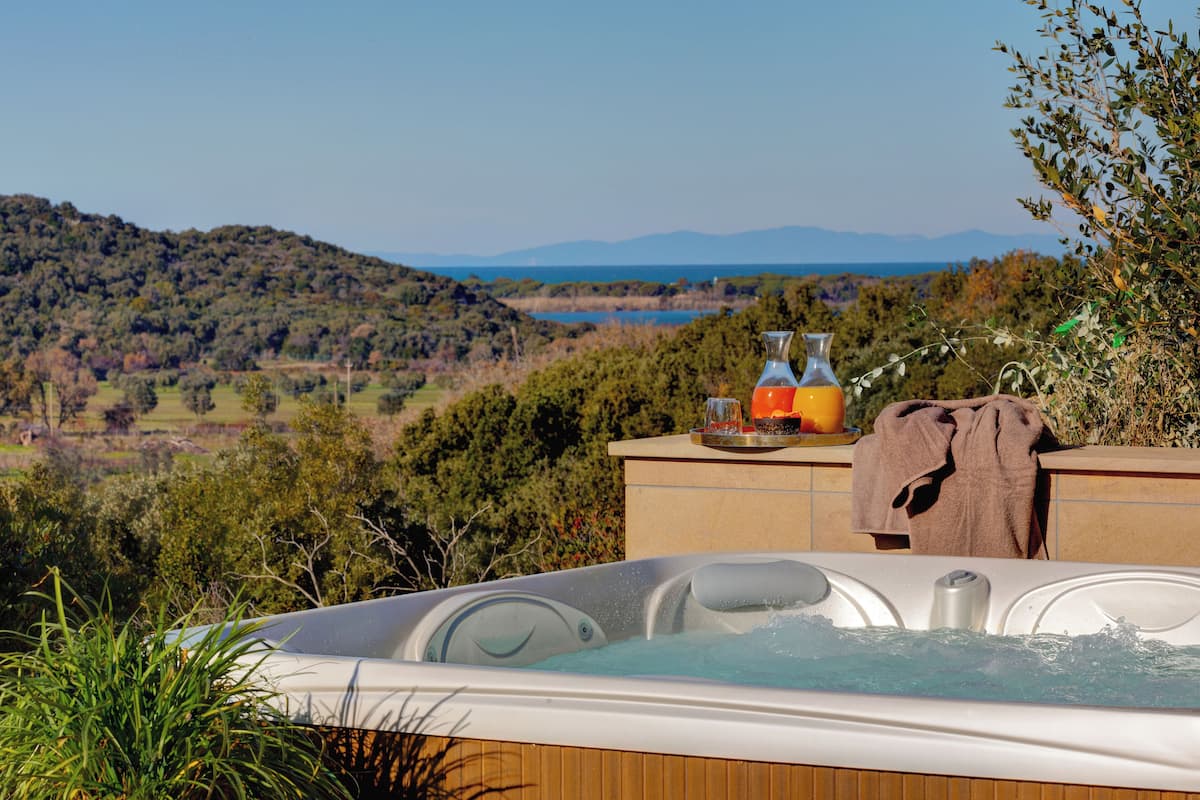 Villa, 3 Bedrooms, Hot Tub, Hill View | Private spa tub