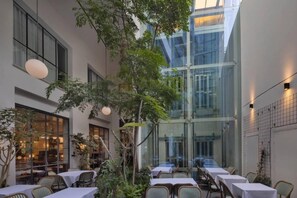 Terrace/patio - Hotel RECEPTION - FATTAL COLORS (Tel Aviv)