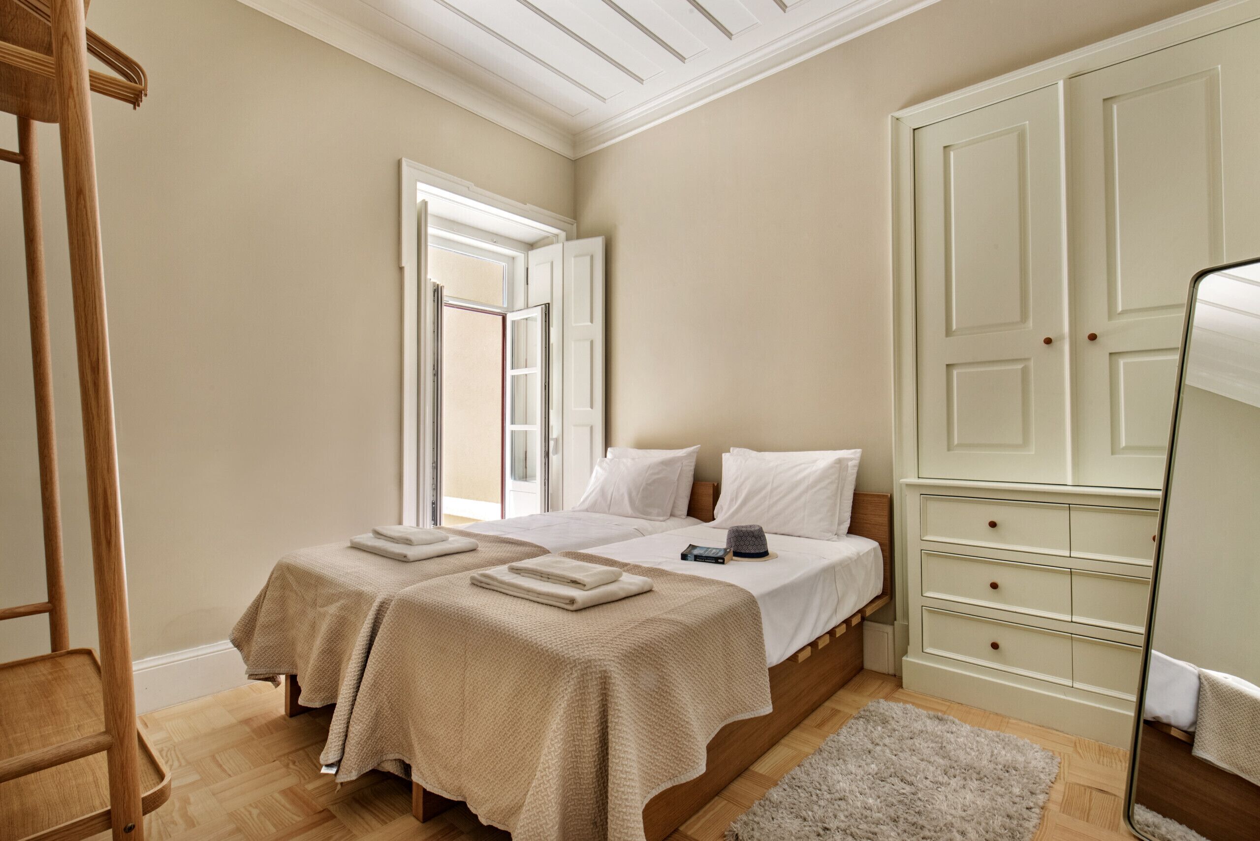 2 dormitorios, tabla de planchar con plancha, wifi gratis y ropa de cama