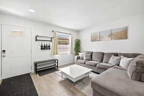 Smart TV - Modern South Tampa Retreat Near Beaches, Dining & Airport (Tampa)