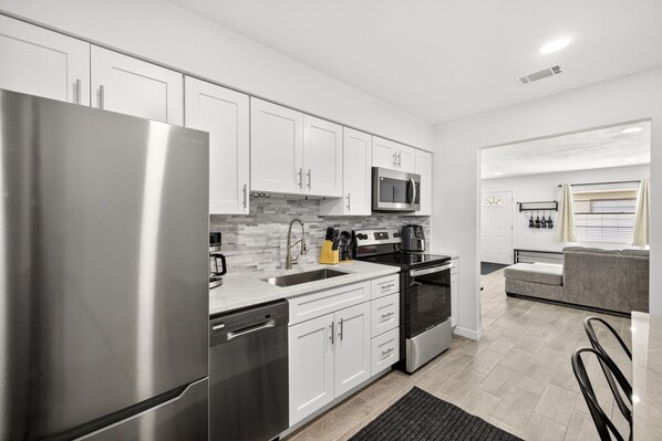 Fridge, microwave, oven, stovetop - Modern South Tampa Retreat Near Beaches, Dining & Airport (Tampa)