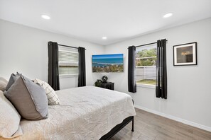 2 bedrooms, desk, iron/ironing board, free WiFi - Modern South Tampa Retreat Near Beaches, Dining & Airport (Tampa)