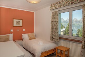 2 bedrooms, internet, bed sheets