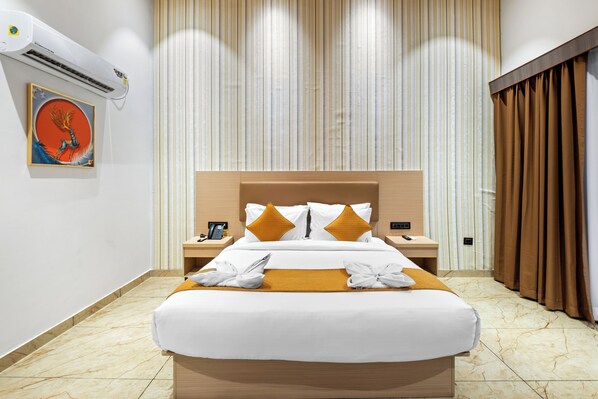 Deluxe Double Room | Memory foam beds, iron/ironing board, bed sheets