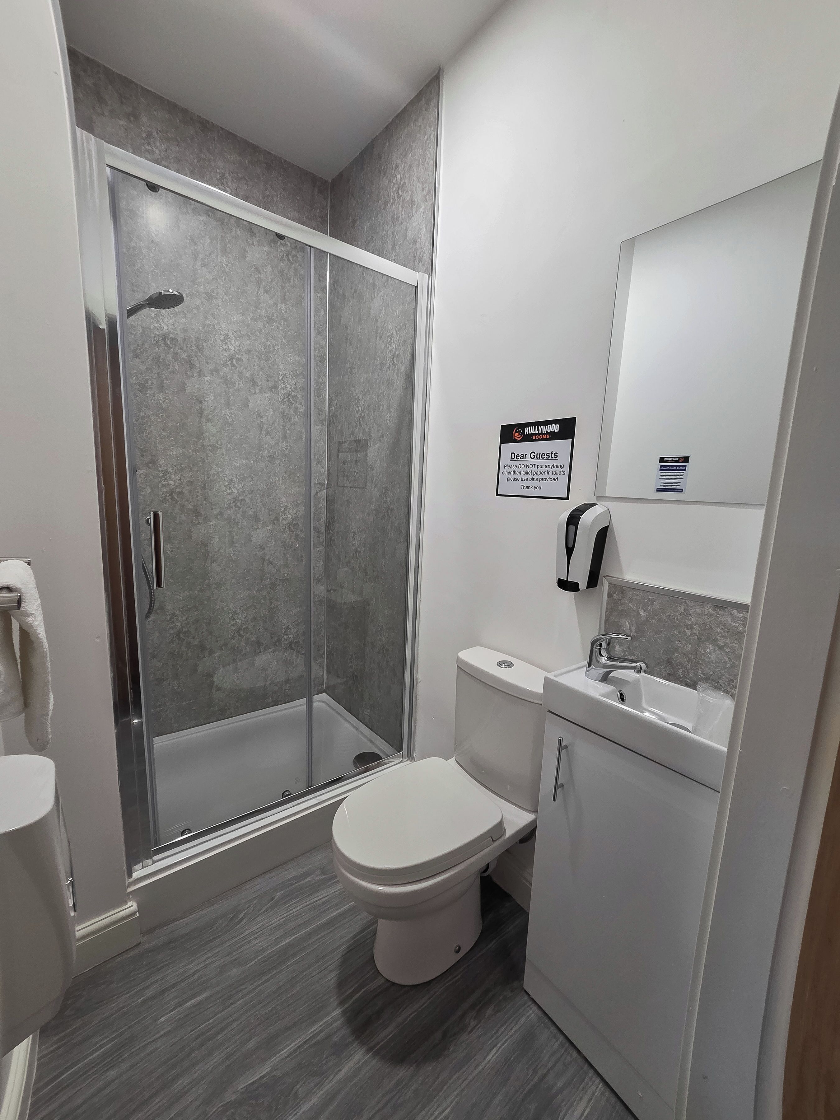 샤워 시설, 타월, 비누, 샴푸