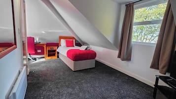 Standard Twin Room | Desk, free WiFi, bed sheets
