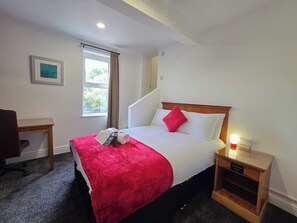 Standard-Doppelzimmer | Schreibtisch, kostenloses WLAN, Bettwäsche