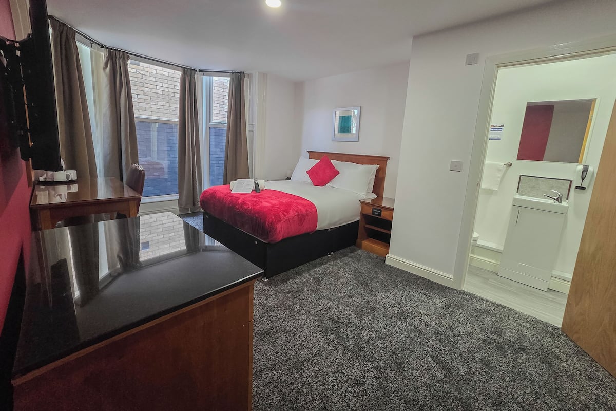 Standard Double Room | Desk, WiFi (free), bed sheets