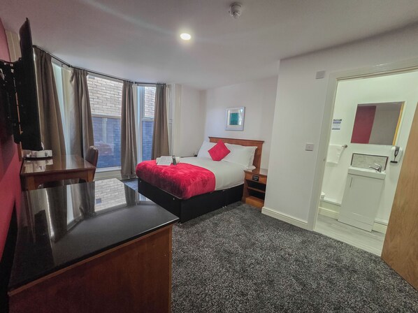 Standard Double Room | Desk, free WiFi, bed sheets - Hullywood Rooms (Hull)